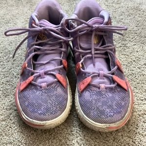 Size 10 mens kyrie 7 daughter AZ